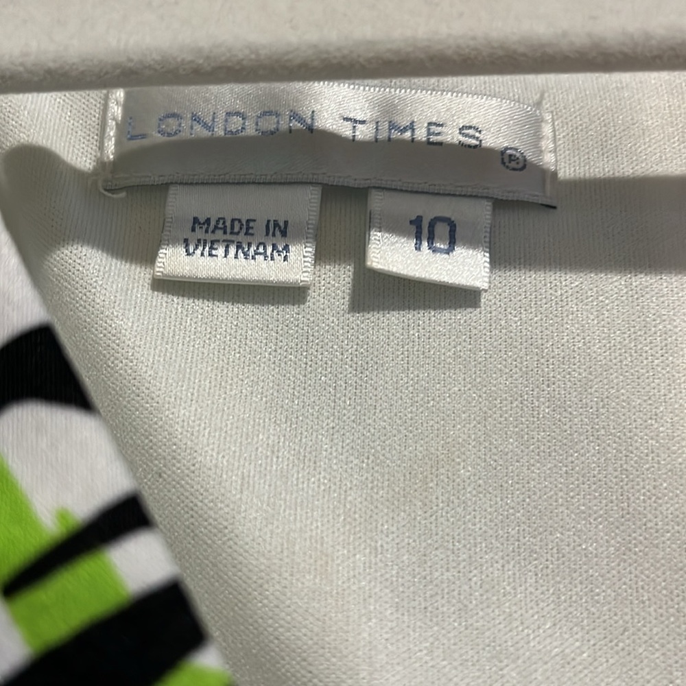 London Times black and green Size 10 faux-wrap dress (EUC) - Picture 2 of 3